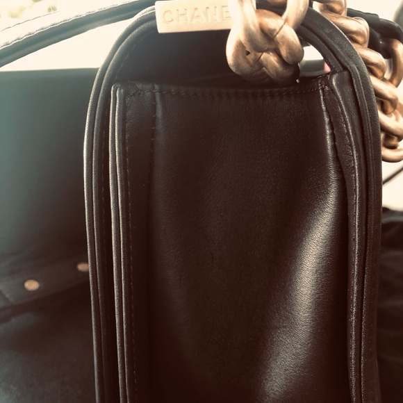 New CHANEL  Quilted Medium Boy Flap Shoulder Bag with Gold Chain. - Picture 7 of 13